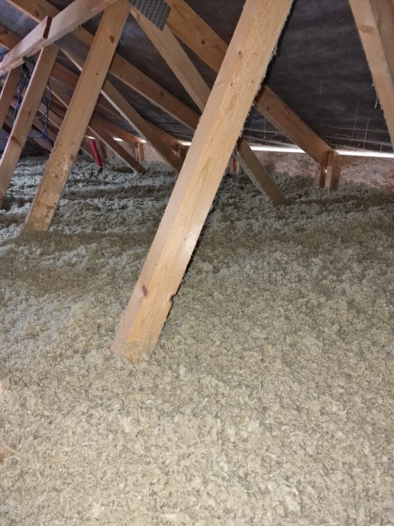 Zateplení rodinného domu foukanou izolací