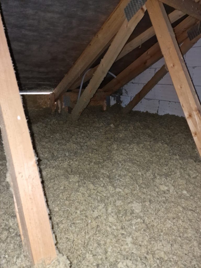 Zateplení rodinného domu foukanou izolací