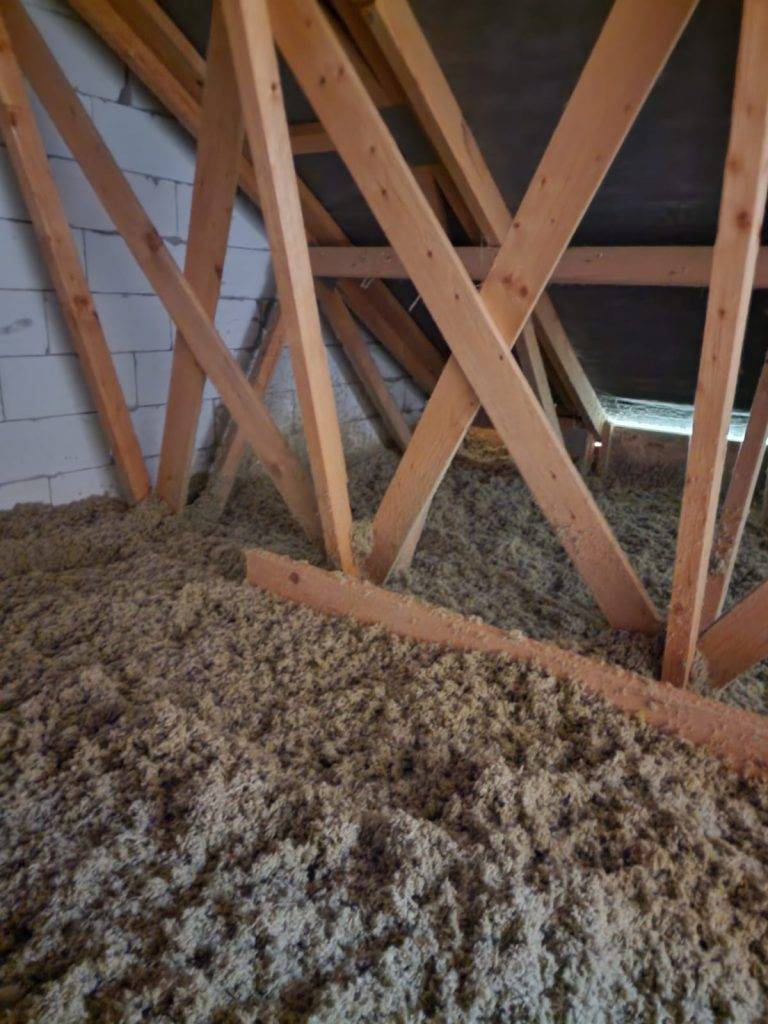 Zateplení rodinného domu foukanou izolací