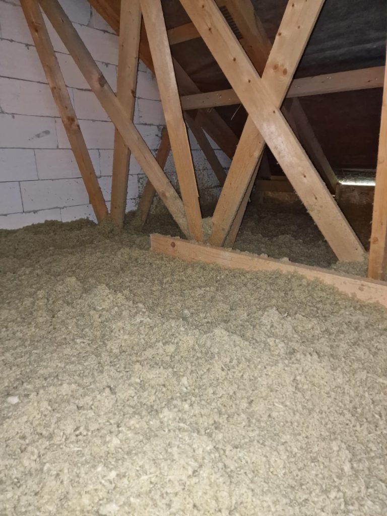 Zateplení rodinného domu foukanou izolací