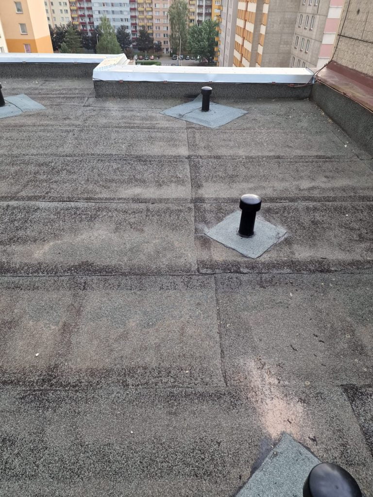 Hydroizolace pultové střechy panelového domu