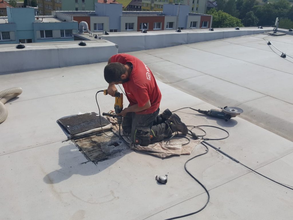 Zateplení panelového domu pomocí foukané izolace