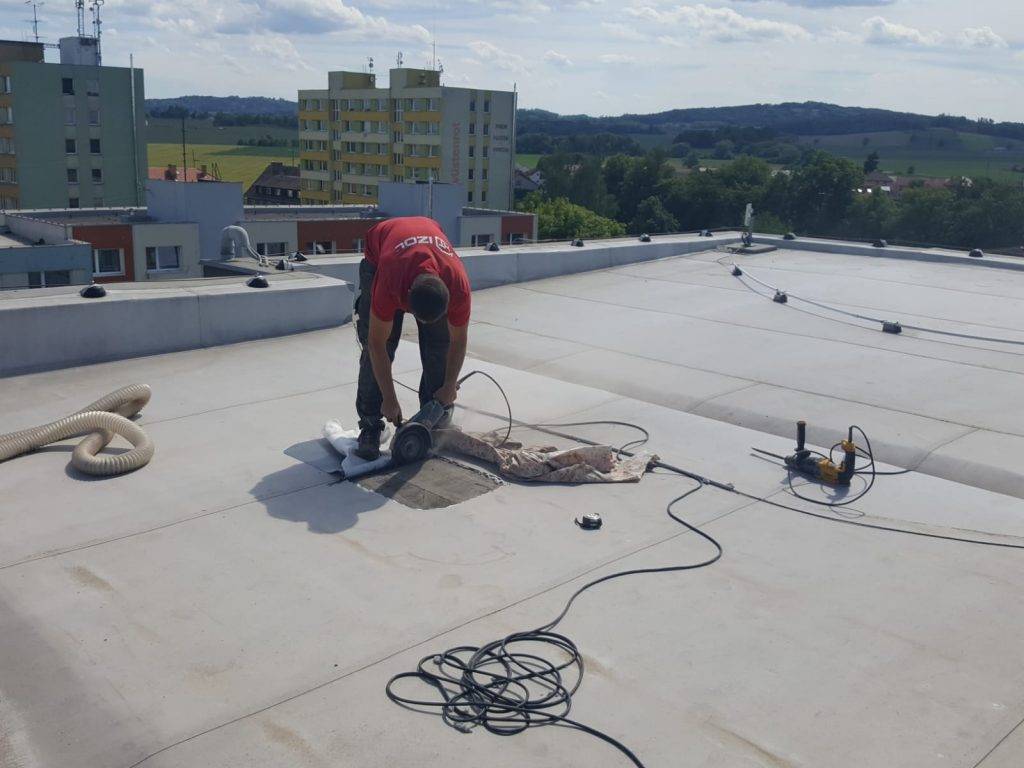 Zateplení panelového domu pomocí foukané izolace