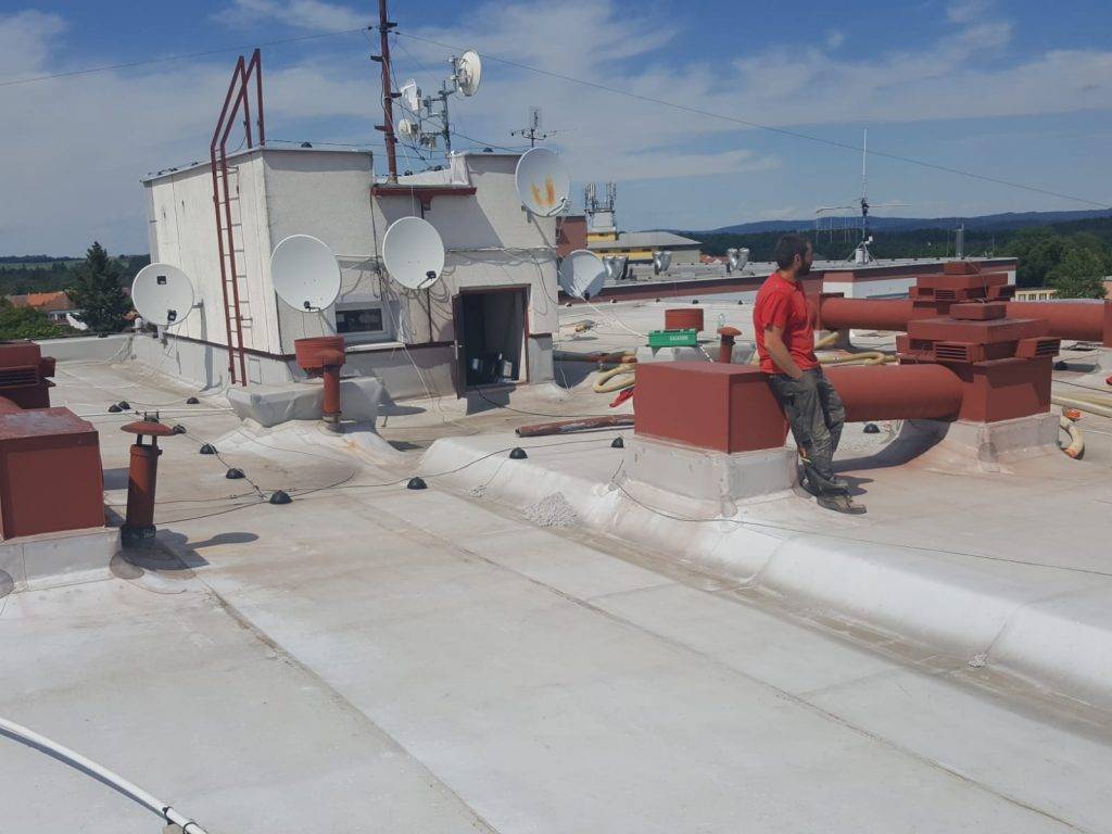 Zateplení panelového domu pomocí foukané izolace