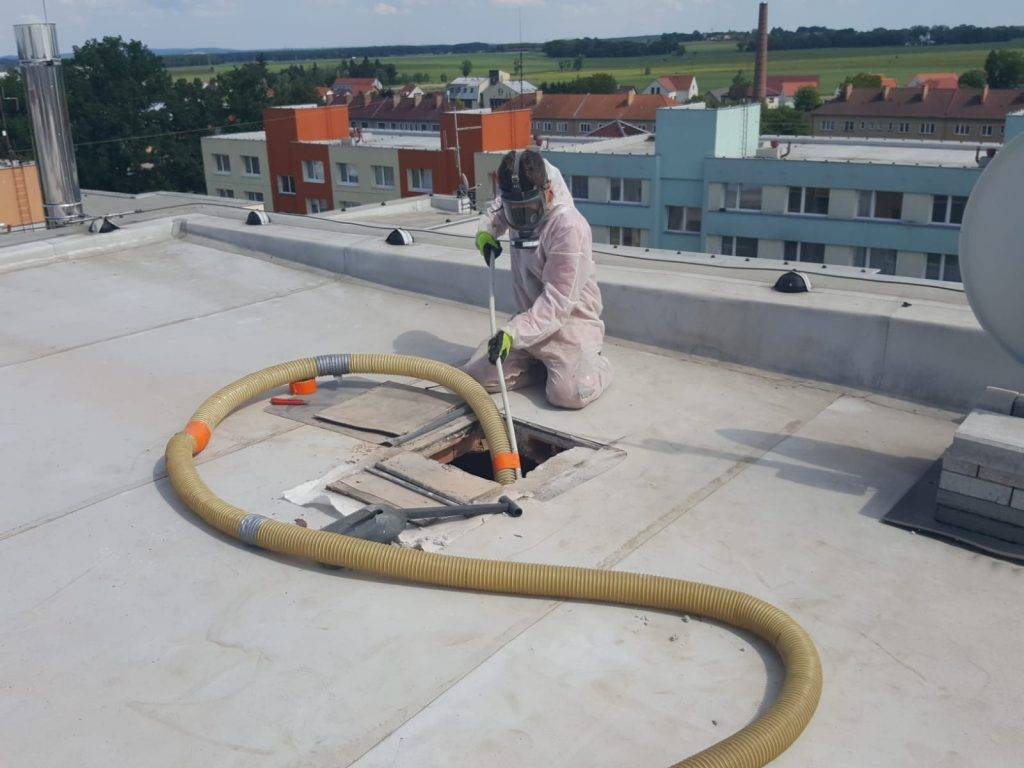 Zateplení panelového domu pomocí foukané izolace