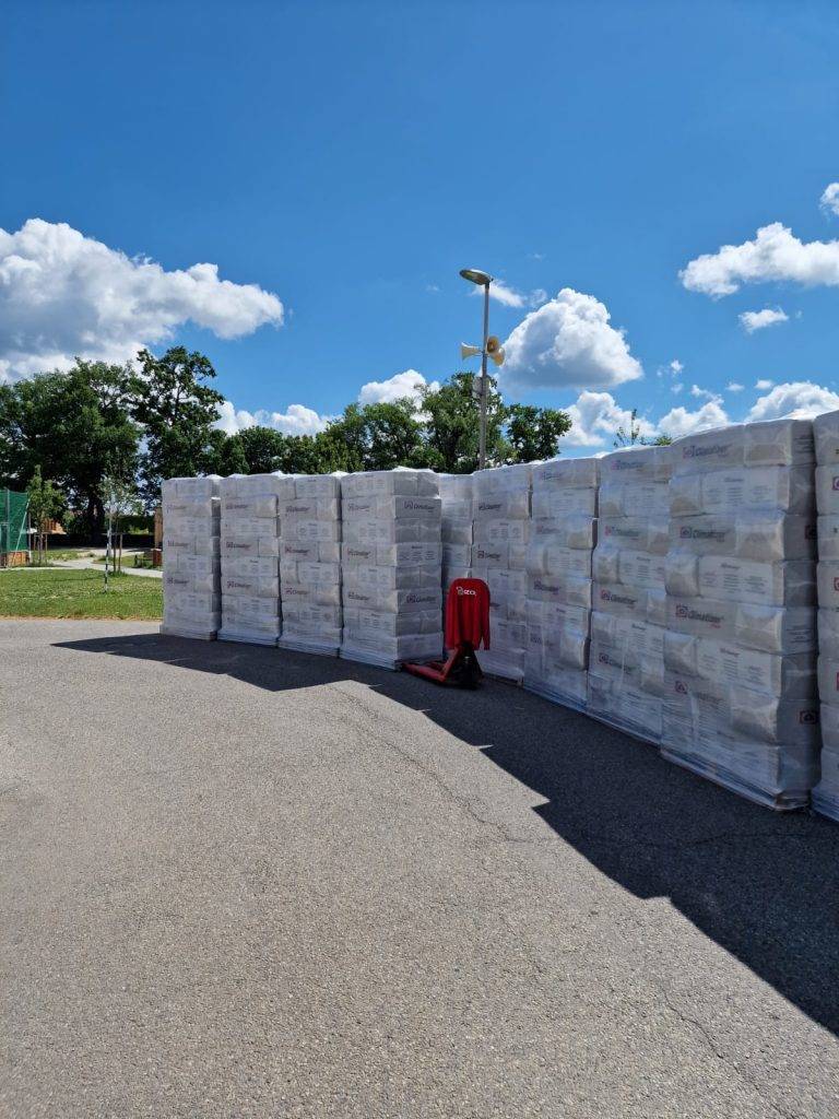 Zateplení panelového domu pomocí foukané izolace