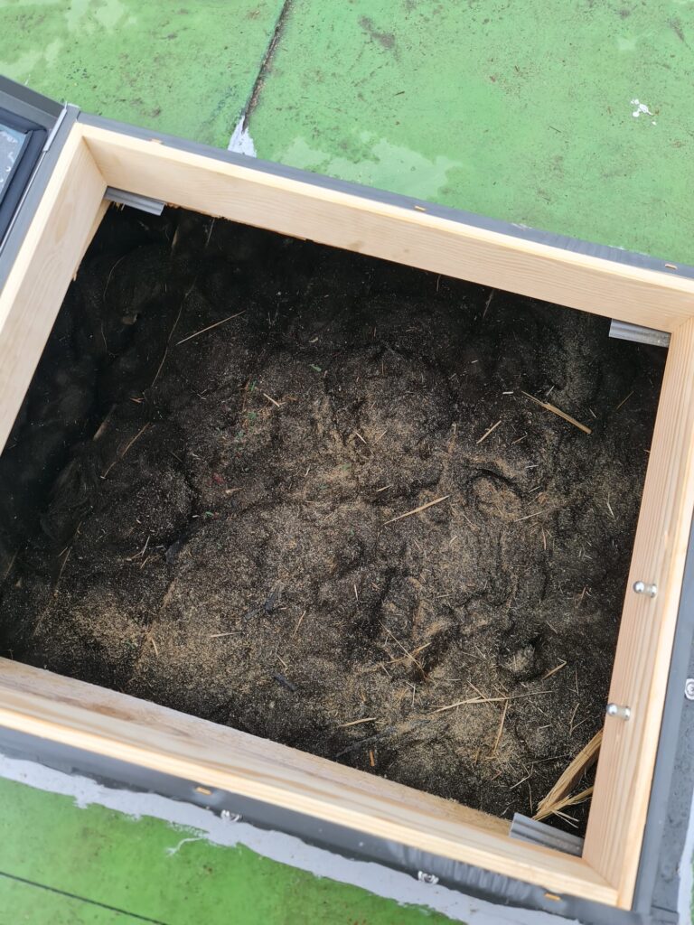 Doplnění foukané izolace v rodinném domě Sezimovo Ústí