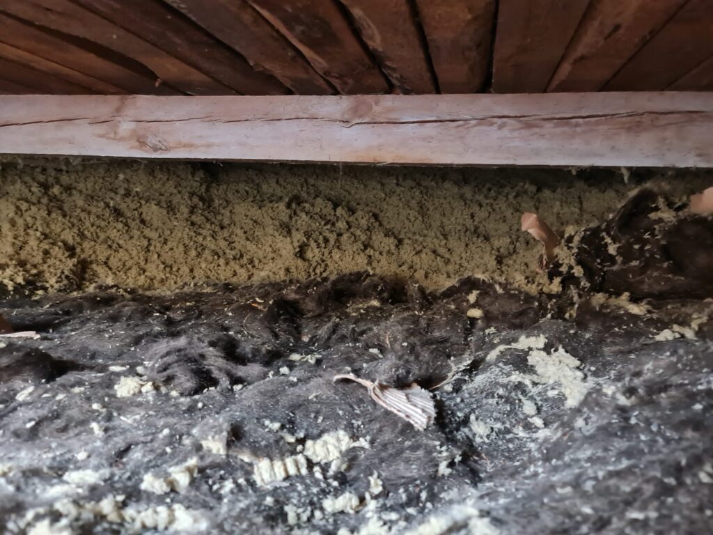 Doplnění foukané izolace v rodinném domě Sezimovo Ústí