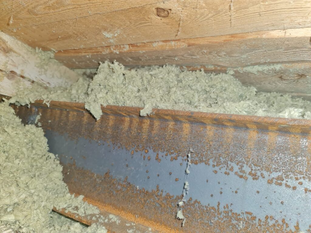 Doplnění foukané izolace v rodinném domě Sezimovo Ústí