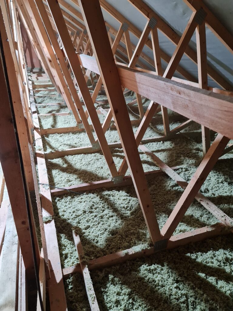 Zateplení garáže foukanou izolací